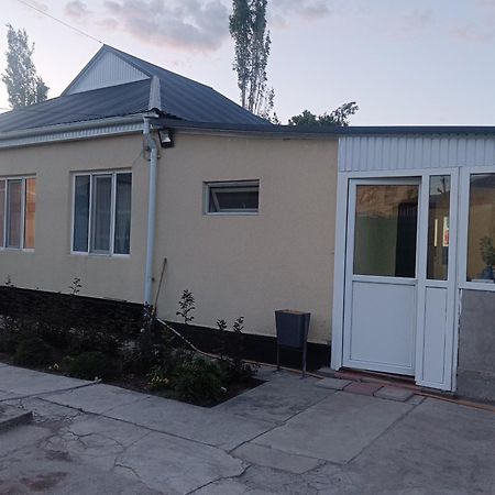 Guest House Lola Kochkor Екстер'єр фото