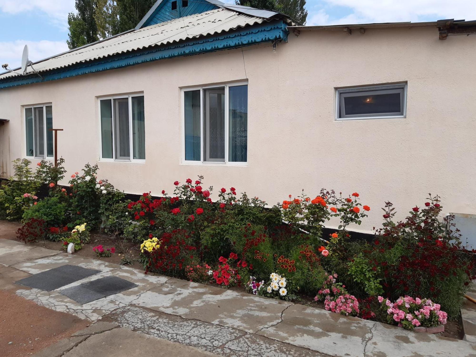 Guest House Lola Kochkor Екстер'єр фото